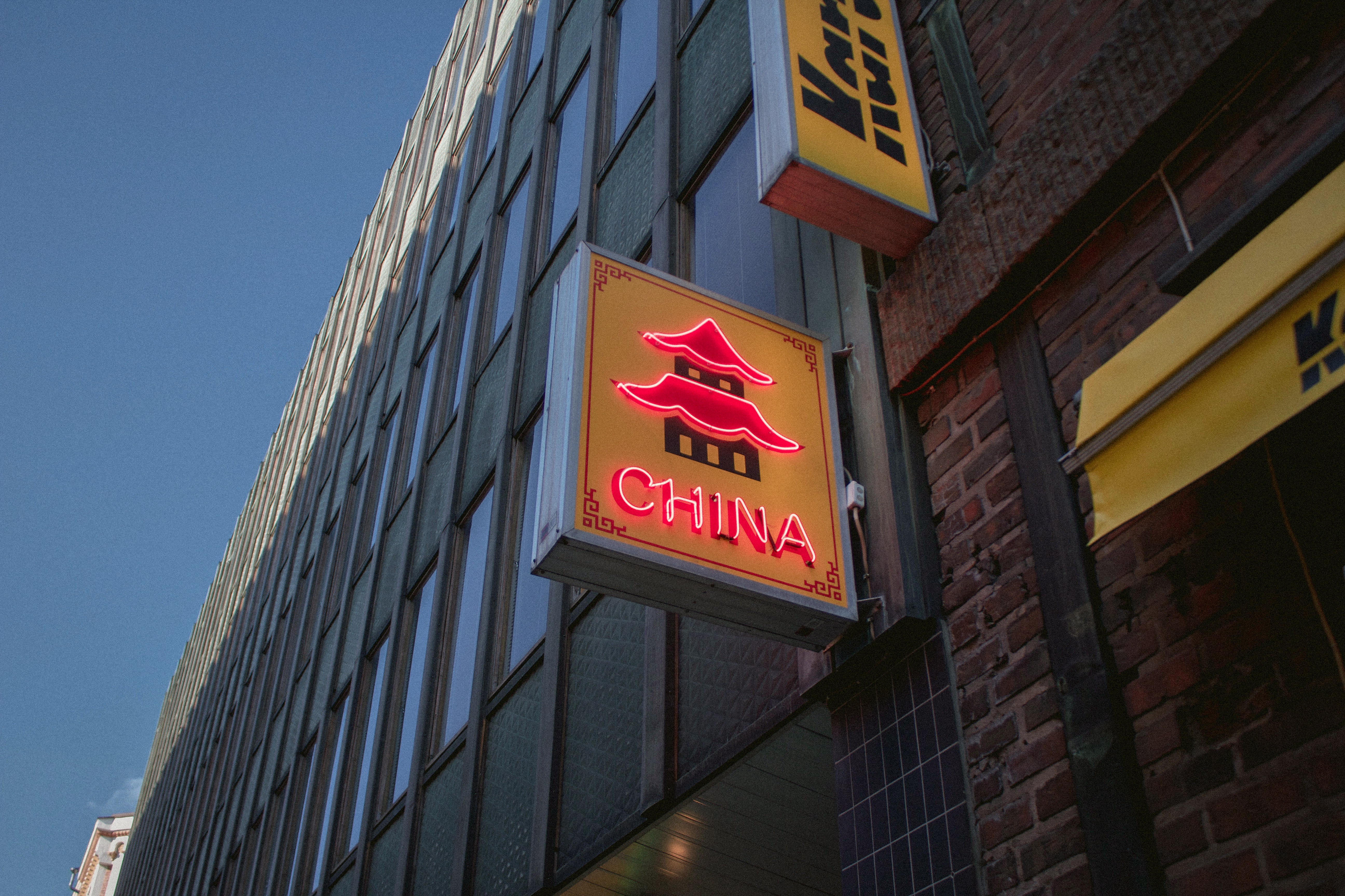 面對海外華人消費者，做國際版小程序商城還是小紅書店鋪？