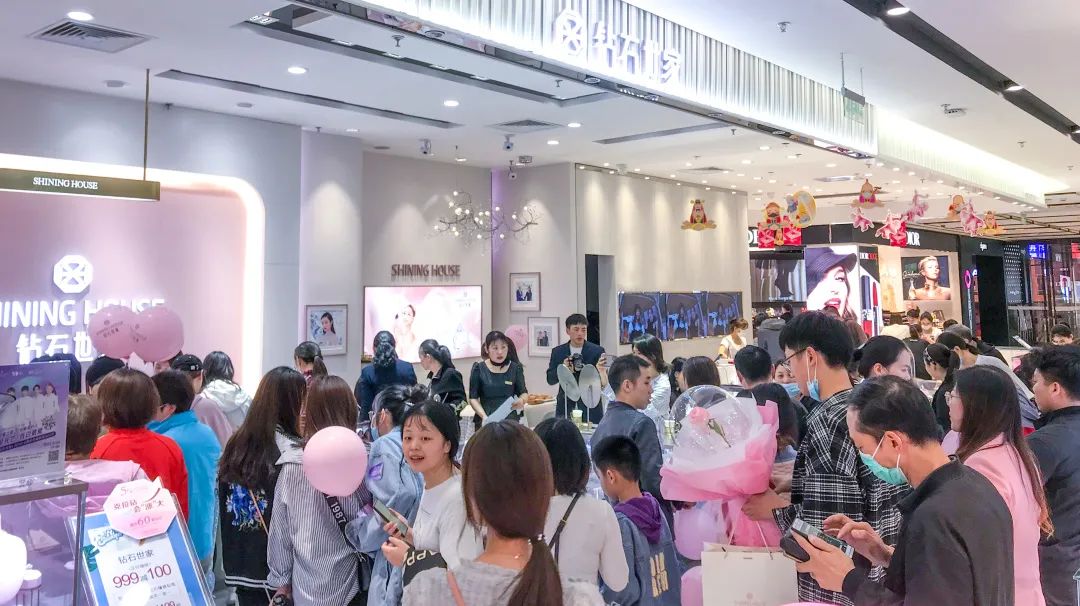 入局新零售、私域月銷(xiāo)400萬(wàn)，60%線(xiàn)上成交只靠1個(gè)爆品！